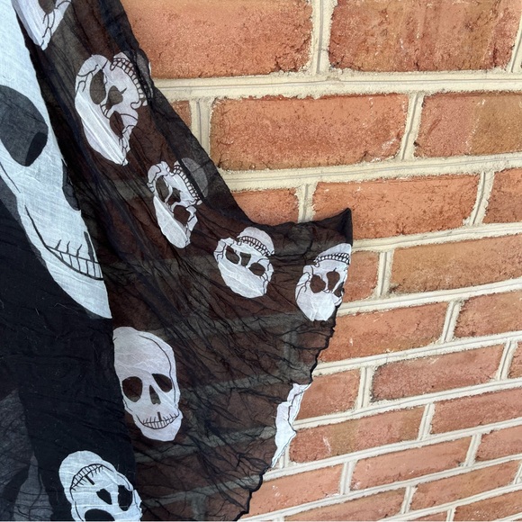 Black and white skull scarf or wrap - Picture 3 of 5